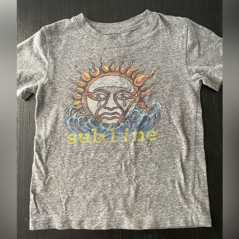 Sublime graphic shirt  , size 5t, boy , grey color